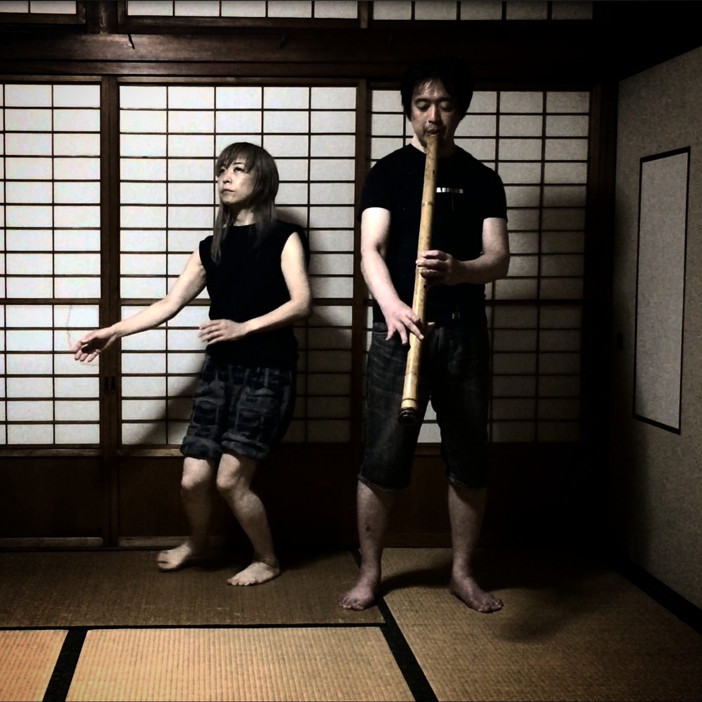 Butoh & Hotchiku practice in a Japanese-style room @ Rakuraku Market Inc. on September 28, 2025.
#butoh #butoh_dance #butohworkshop #hiroshima #japaneseoldhouse #improvisationdance #improvisationmusic #hotchiku #oddrooming #rakurakumarket #rakurakuen #舞踏 #法竹 #舞踏稽古 #楽々市場 #hiroshimabutoh