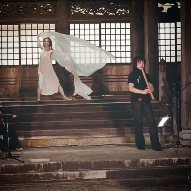 A Midsummer Night's Dream at the temple @Senryutemple in Ato-cho, Hiroshima on August 23, 2025
#hiroshima #hiroshimaevent #hiroshimaart #butoh #butohdance
#improvisation #improvisationmusic #improvisationdance #shakuhachi #hotchiku #electronicmusıc #templeevent #temples #oddrooming #areakuga #お寺イベント #阿戸町