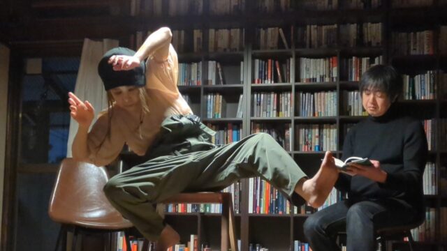 The 8th "BOOKS & BUTOH" performance at RAKURAKU MARKET in Hiroshima-city on Dec. 27th, 2025. eeling incredibly happy. Many thanks.🙏
photos Masaaki Tanaka-san
#楽々園 #rakurakuen #hiroshima #books #楽々市場 #rakurakumarket #本と舞踏 #books_and_butoh #butoh #hotchiku #hiroshimaart #hiroshimabutoh #ブックラウンジ #booklounge #japaneseoldhouse #oddrooming #hiroshimabutoh #books_and_butoh